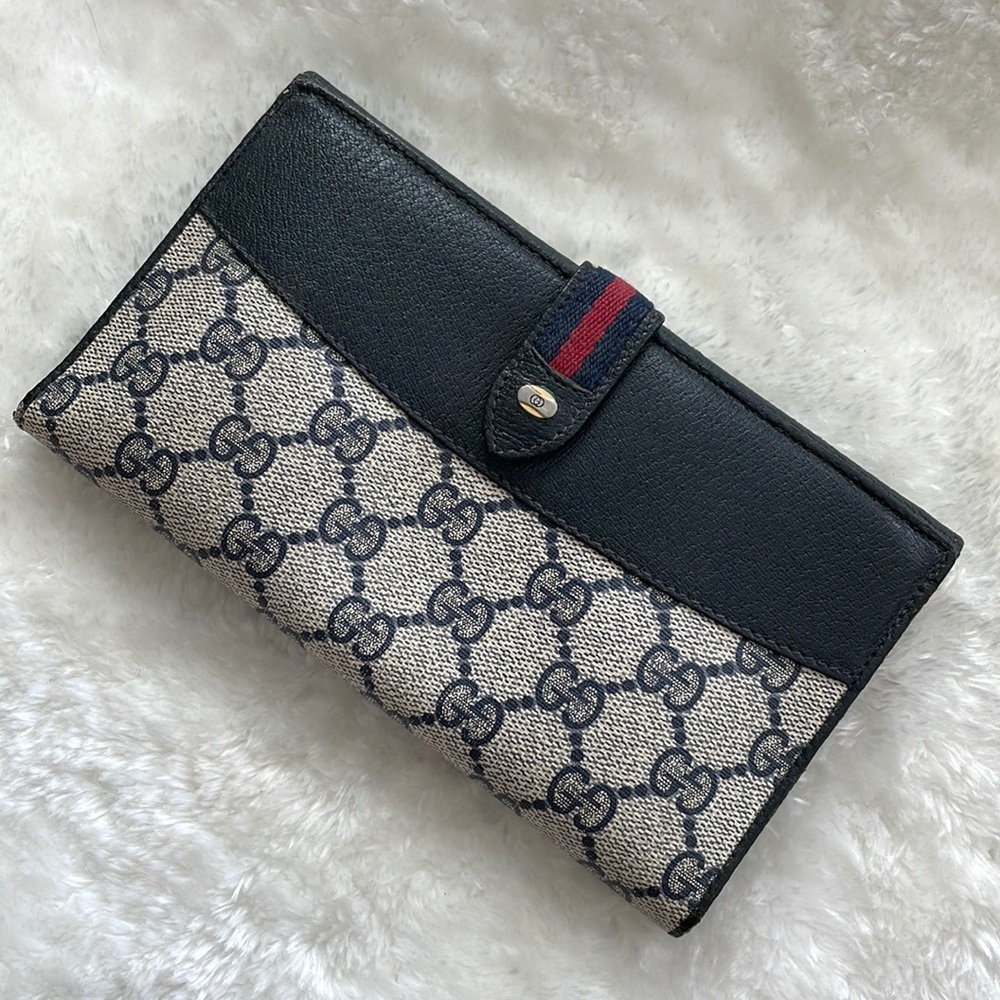 Vintage Gucci monogram bifold wallet